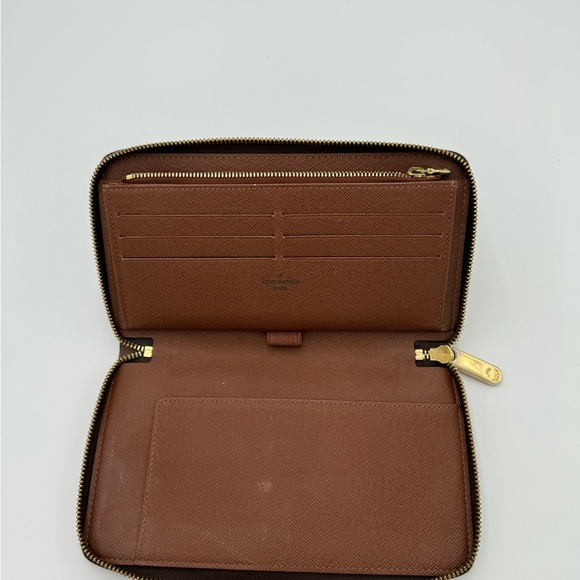 🚨SOLD🚨 Authentic Louis Vuitton Zippy Organizer Wallet - Picture 5 of 5